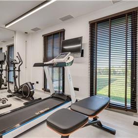 5 bedroom luxury seaside villa with indoor & outdoor pool, near Acharavi, sleeps 10